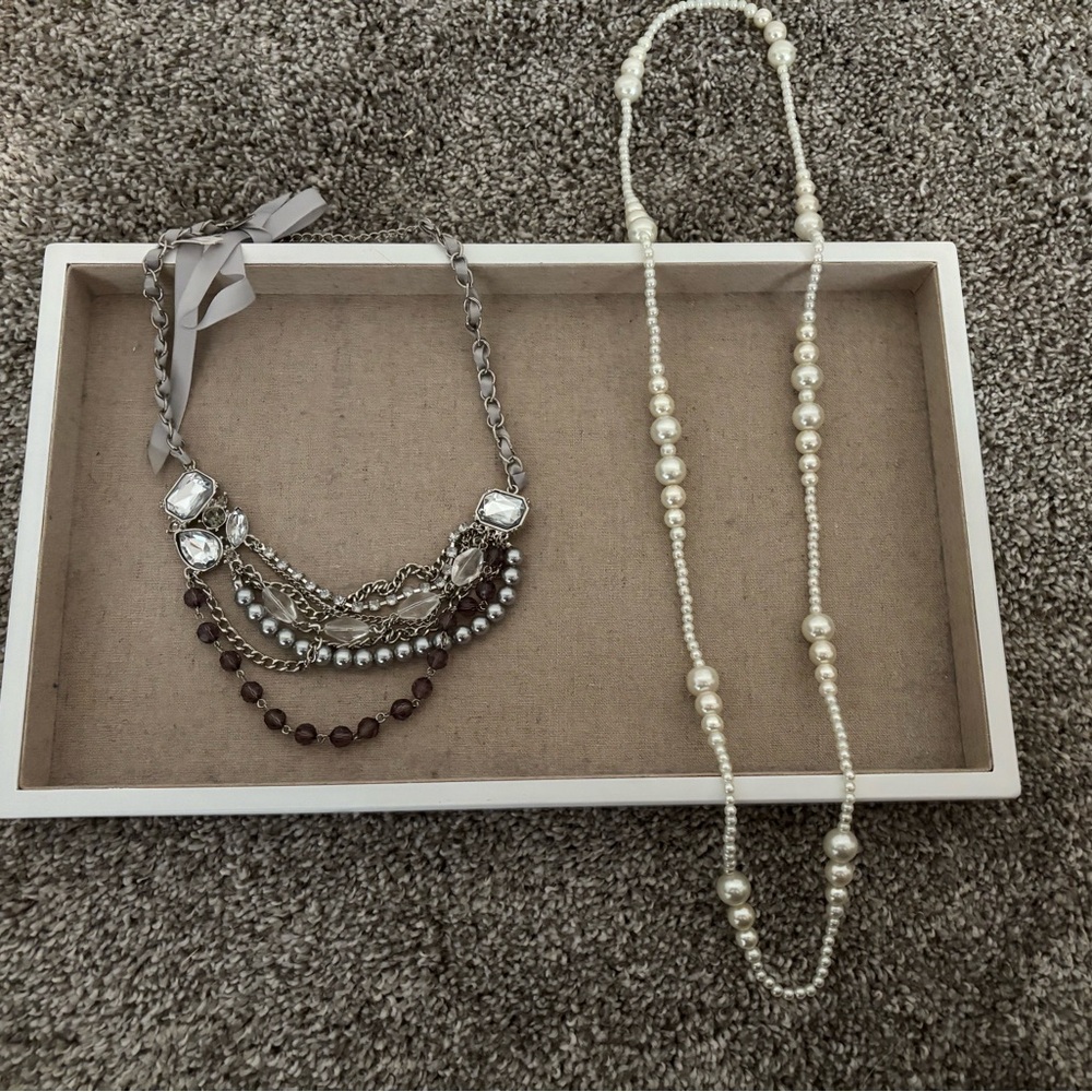 Elegant Silver and Pearl Necklace Set